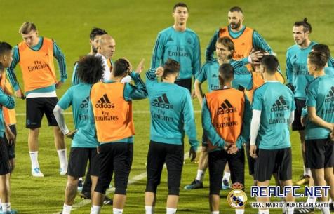 Испанские игроки - Зидану: "На поле выходят не те, кто лучше работает на тренировках"